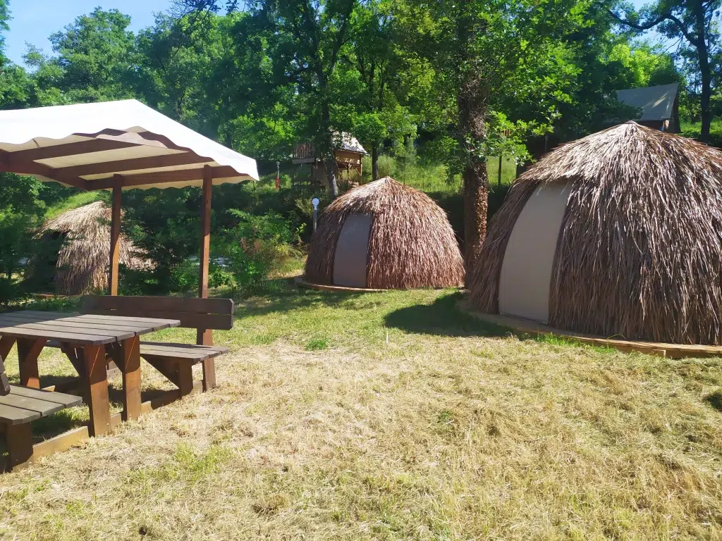 Case zulu camping Domaine de Senaud