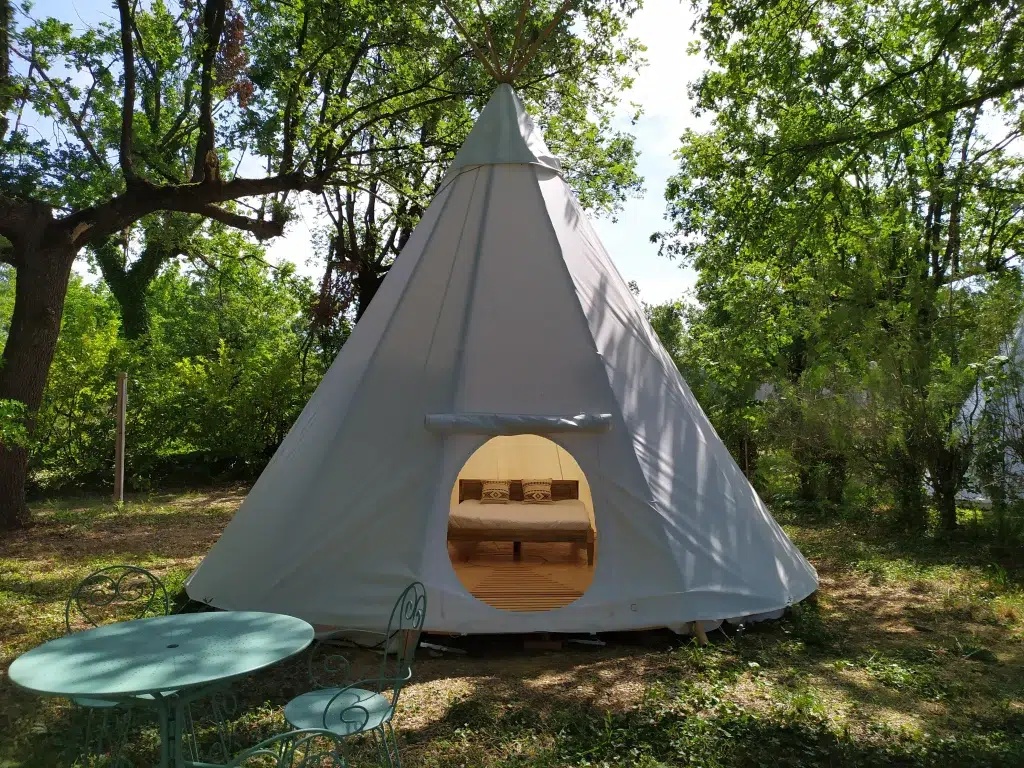 Le tipi dindiens Camping Domaine de Senaud