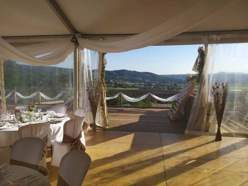 entree chapiteau mariage domaine de senaud